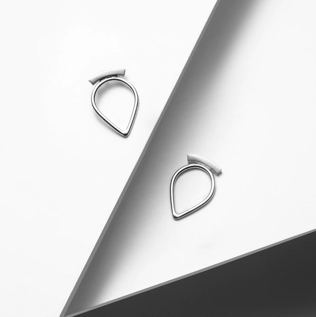Rivière-du-Loup - Minimalist Drop-shaped Earrings
